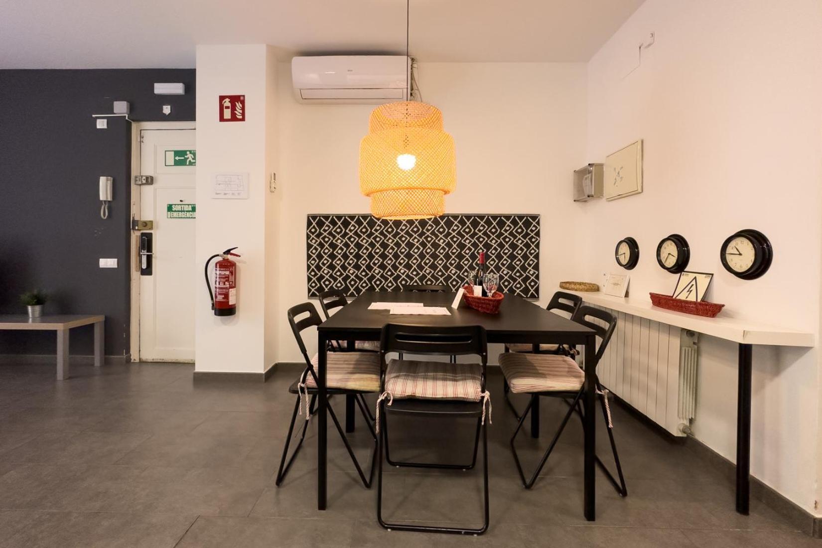 Ainb Barcelona Sants Apartments Room photo