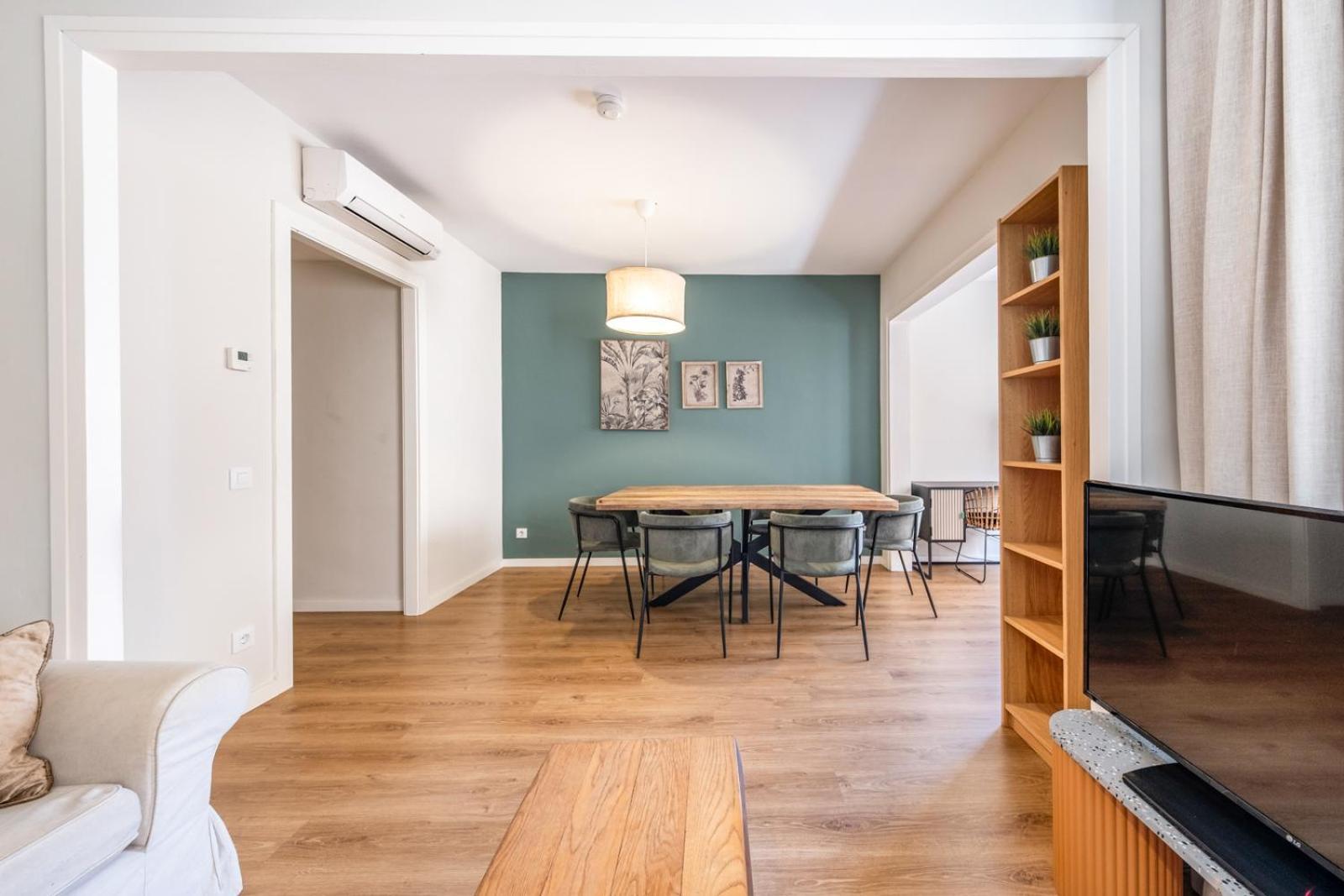 Ainb Barcelona Sants Apartments Exterior photo