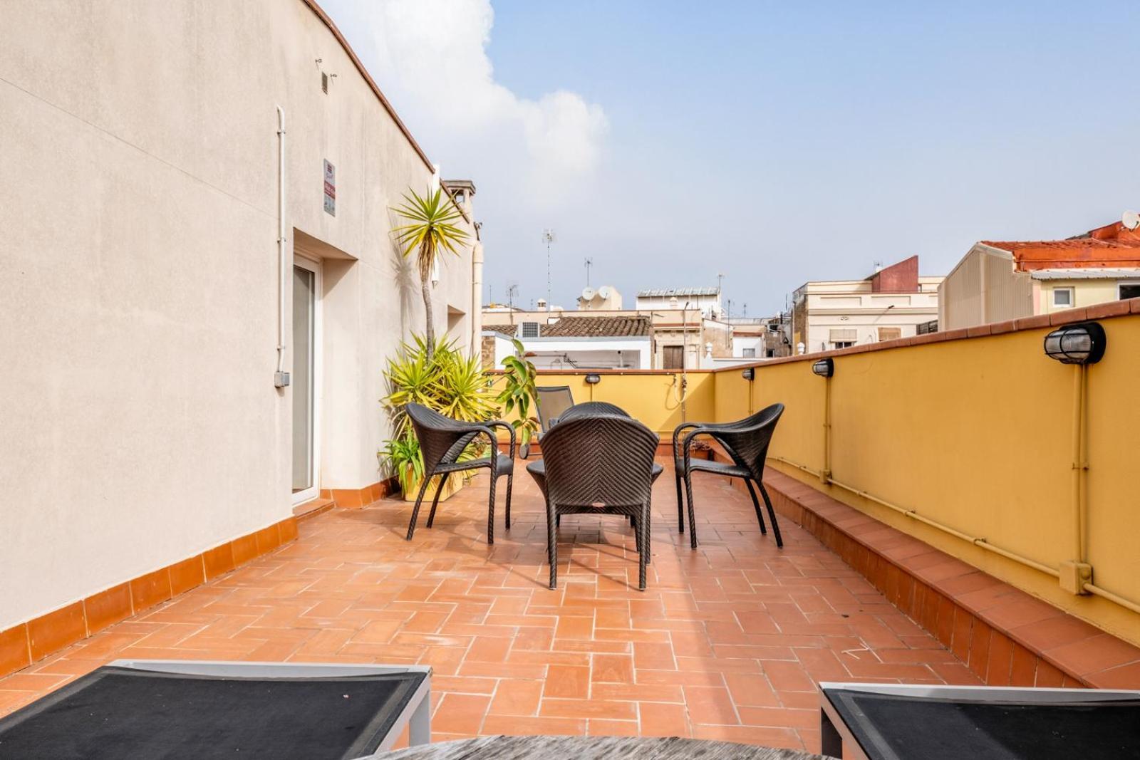 Ainb Barcelona Sants Apartments Exterior photo