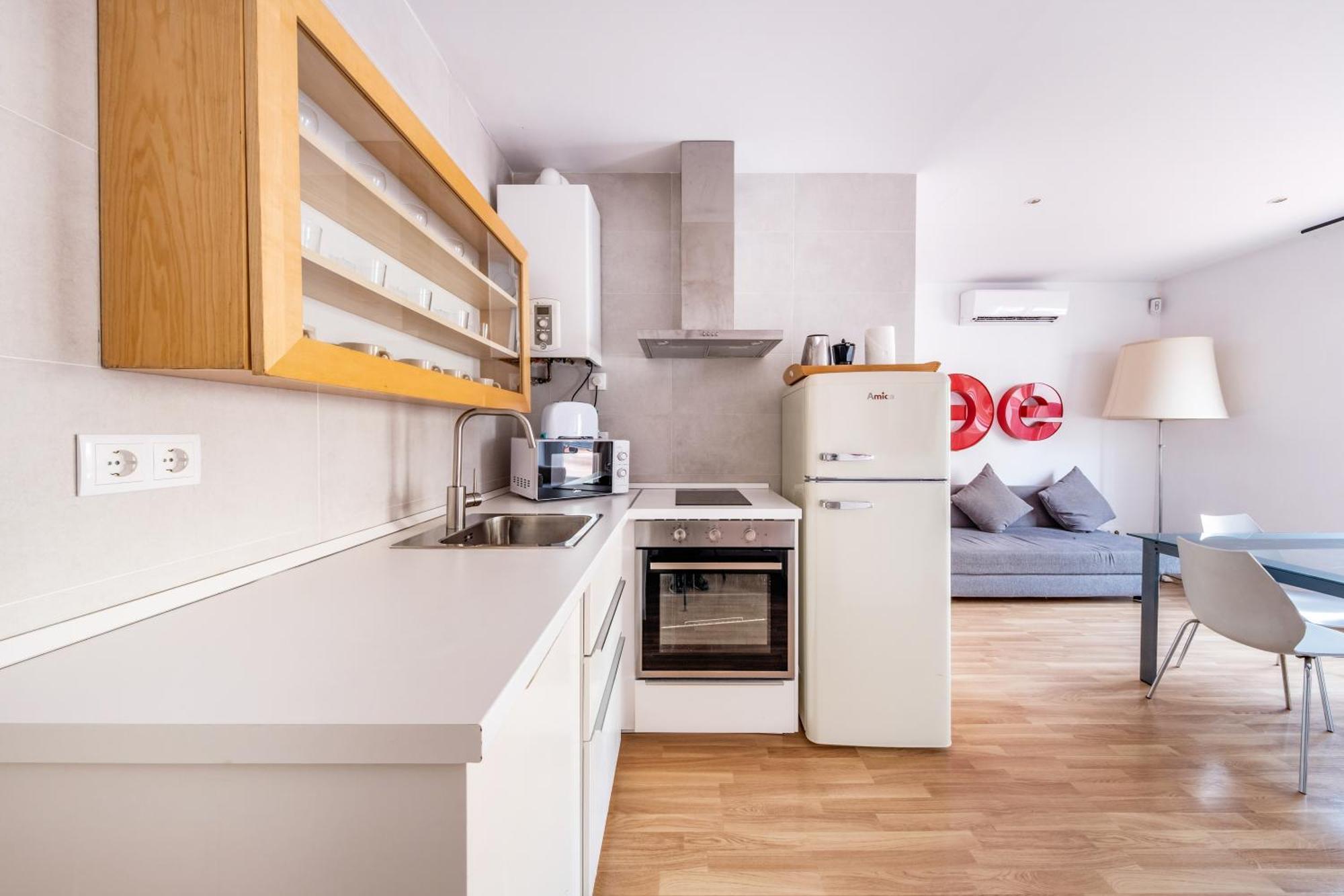 Ainb Barcelona Sants Apartments Exterior photo